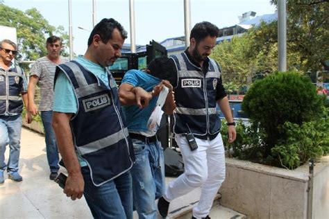 B­u­r­s­a­­d­a­ ­k­a­p­k­a­ç­ç­ı­l­a­r­ ­p­o­l­i­s­t­e­n­ ­k­a­ç­a­m­a­d­ı­